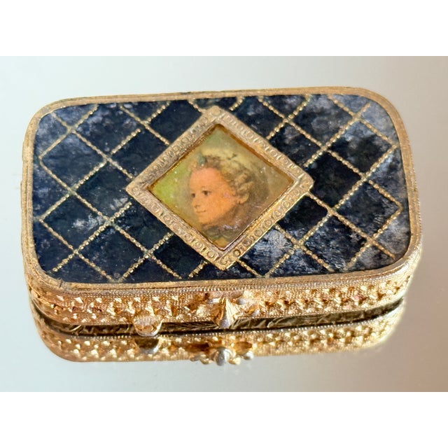 Vintage 1973 Estée Lauder "Portrait" Solid Perfume Compact. For Sale - Image 14 of 15