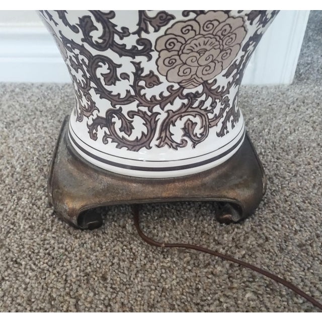Mid 20th Century Vintage 1970s Hand-Painted Brown & White Floral Ginger Jar Table Lamp For Sale - Image 5 of 15