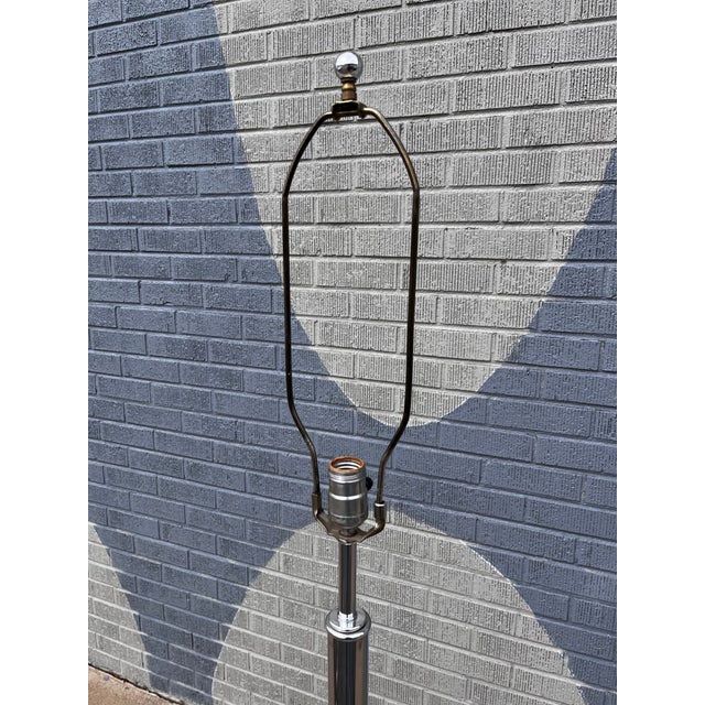 Mid-Century Modern Chrome and Lucite Floor Lamp With Integrated Glass Table For Sale - Image 9 of 12