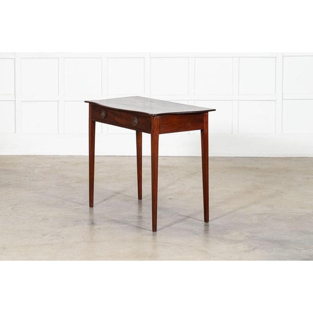 circa 1800 English Georgian Serpentine Mahogany Side Table W87 x D48 x H76.5 cm Weight 10Kg