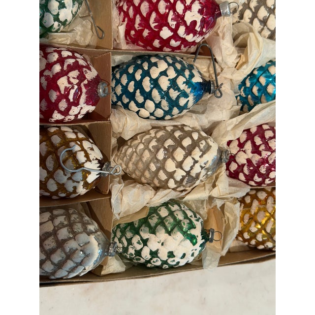 1950s Vintage Snowy Pine Cone Ornaments, Set of 12 in Box For Sale - Image 5 of 7