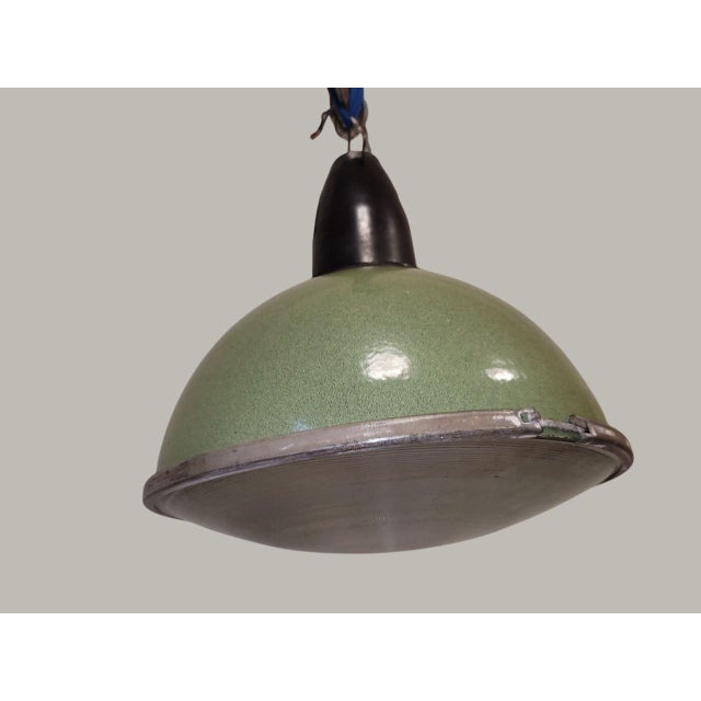 Soviet Factory Lamp with Green Enamel and Bakelite, 1960s For Sale - Image 9 of 9