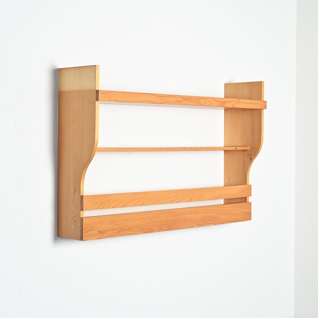 Pine Wall Shelf attributed to Charlotte Perriand for Les Arcs, 1800 For Sale - Image 9 of 11
