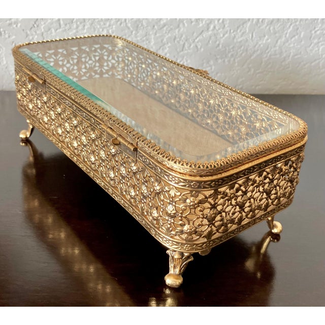 Mid 20th-Century Louis XV-Style Beveled Glass 24k Gold-Plated Filigree Nicely-Sized Casket-Style Keepsake / Trinket Box For Sale - Image 11 of 18