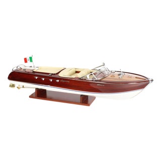 Riva Aquarama Speedboat Model with Cream Interior For Sale