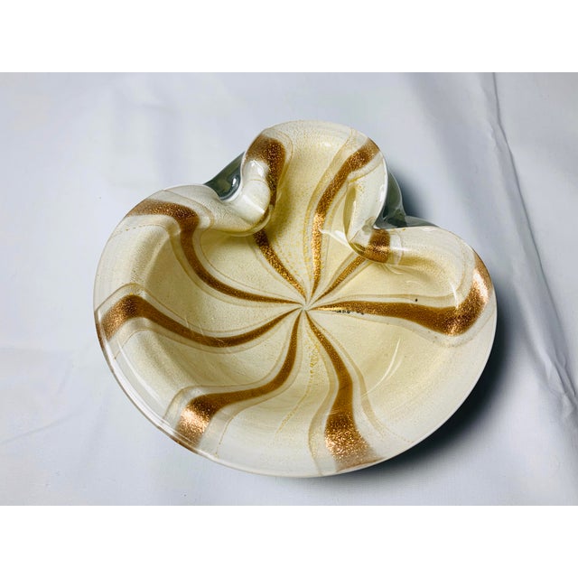 1950s Vintage Alfredo Barbini Italian Murano Cased Glass Dish With Gold and White Swirl For Sale In Chicago - Image 6 of 9