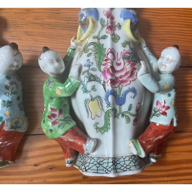 19th Century Chinese Export Porcelain Famille Rose Wall Pocket Vases - a Pair For Sale - Image 4 of 11