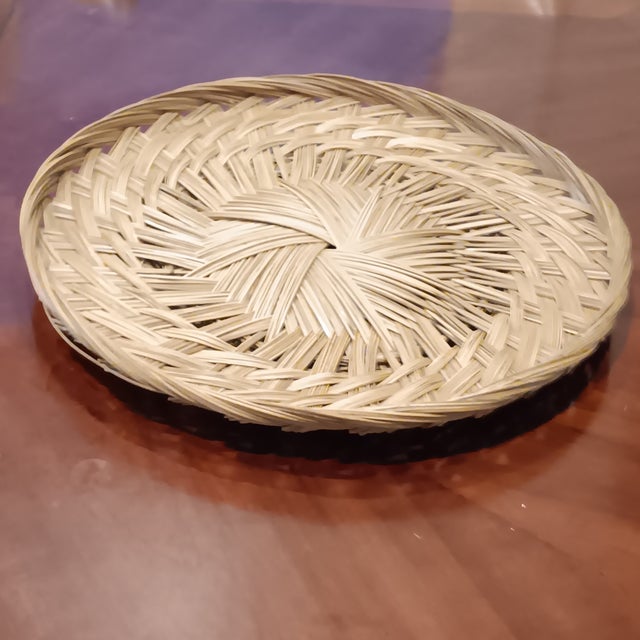 Vintage Hand Woven French Wicker Bread, Fruit, and Vegetable Serving Tray For Sale - Image 9 of 12