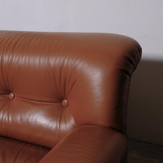 Beautiful and comfortable three-seater leather sofa, original from the 1970s. Dimensions: Length 215 cm Maximum backrest...