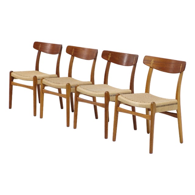 Vintage Dining Chairs in Oak by Hans J. Wegner for Carl Hansen & Søn, 1950s, Set of 4 For Sale