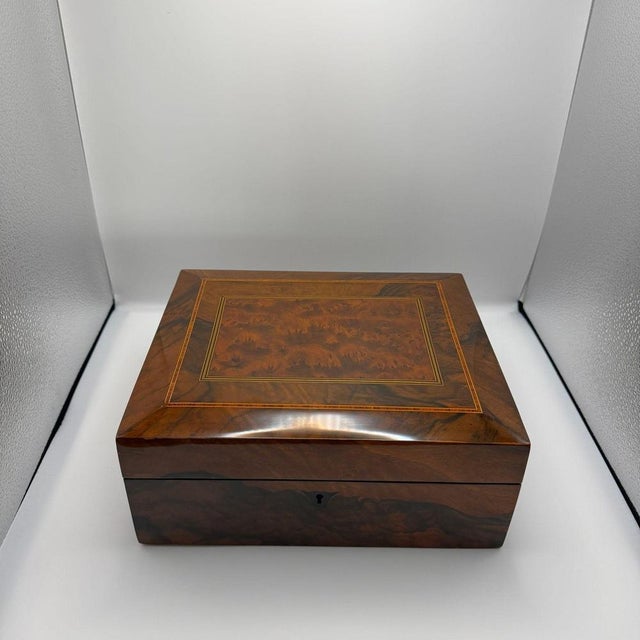 Brown Neo-Classical Vanity Box in Walnut and Velvet, South Germany, 1900s For Sale - Image 8 of 18