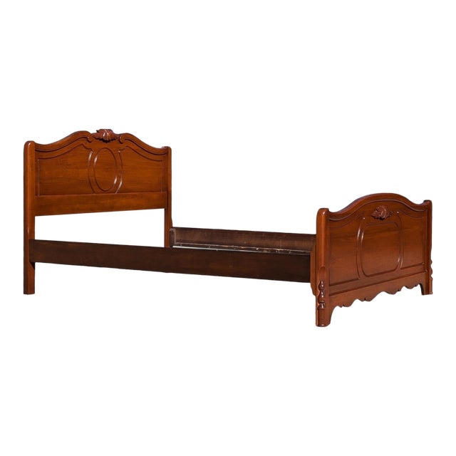 Antique Abernathy Walnut Full-Size Bed Frame in Victorian Style For Sale