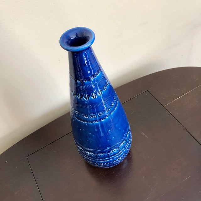 Italian pottery blue sgraffito vase by Ethan Allen. In the style of Aldo Londi/ Bitossi Rimini.