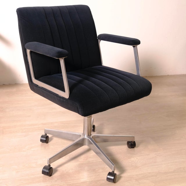 Swivel Desk Chairs in Blue Velvet in the style of Osvaldo Borsani, 1970s, Set of 2 For Sale - Image 11 of 18