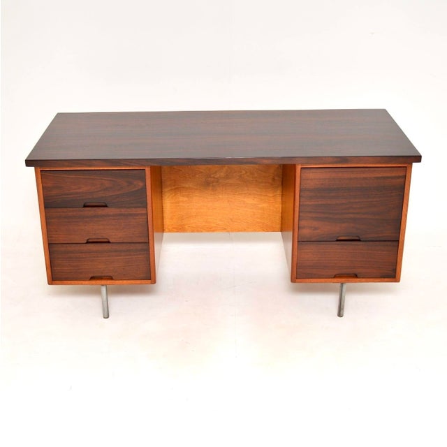A superb and extremely rare vintage Hilleplan desk by Robin Day. This was made in England by Hille, it dates from the...