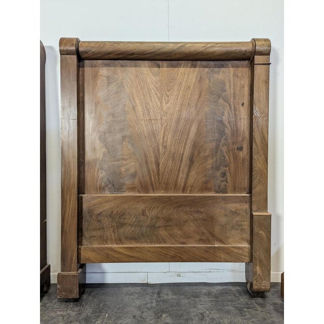 Restoration Daybed in Flamed Mahogany For Sale - Image 4 of 11