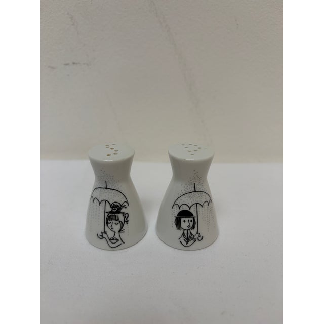 Mid-Century Modern Salt and Pepper Shakers by Raymond Peynet for Rosenthal, 1960s, Set of 2 For Sale - Image 3 of 7