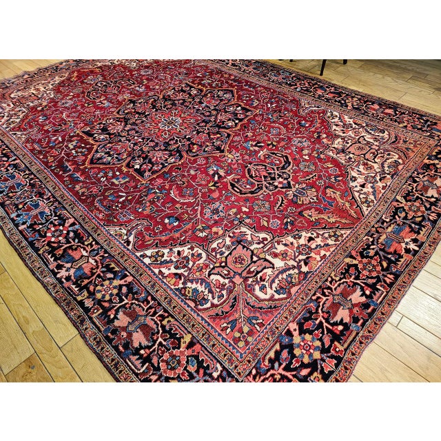 1900 - 1909 Vintage Persian Heriz Serapi Rug, Hand-Knotted Wool, Geometric Medallion Pattern, Red & Navy, 10x13 For Sale - Image 5 of 14
