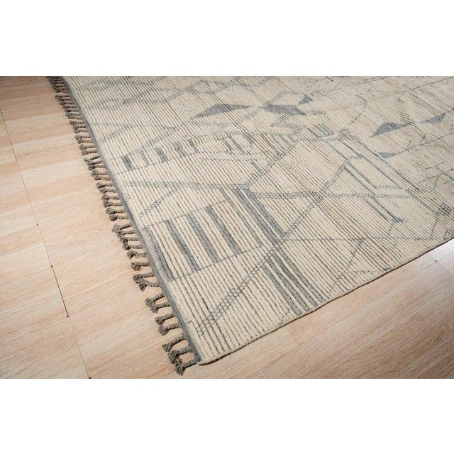 Contemporary 9x13 Ivory Hand-Knotted Wool Faded Diamond Tribal Modern Carpet Rug For Sale - Image 3 of 6