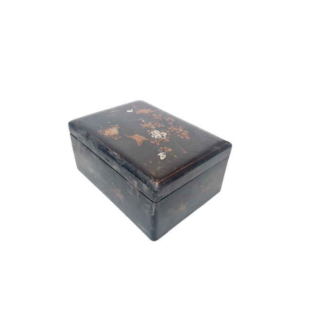 Japanese Lacquerware Box, 1920s, in Good conditions. Designed 1920 to 1949