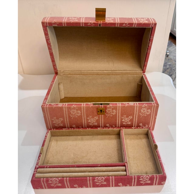 1970s Vintage Pink Floral Neiman Marcus Jewelry Box 1970s For Sale - Image 5 of 7