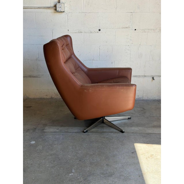 Brown Leather Tufted Swivel Lounge Chair With Shell Back and Star Base Mid-Century Modern 1970s For Sale In Los Angeles - Image 6 of 8