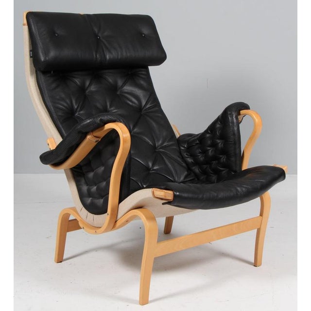 Set of Pernilla Lounge Chair and Ottoman in Leather attributed to Bruno Mathsson for Dux, 1980s For Sale - Image 6 of 13