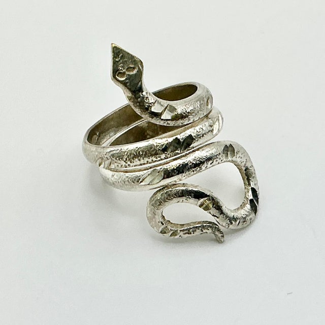 1990s Vintage Southwestern Boho Chic Figurative Sterling Silver Snake Ring - Size 6 For Sale - Image 9 of 12