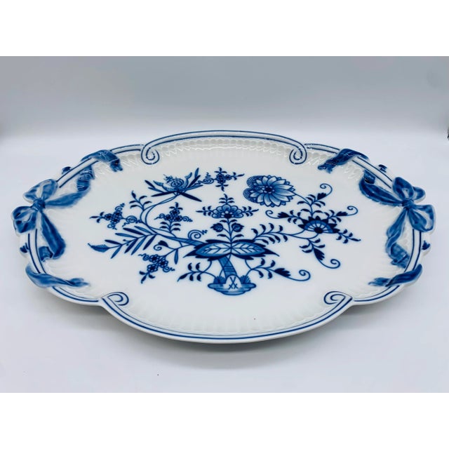 20th Century Sword Mark Onion Pattern 1st Choice Serving Plate from Meissen Porcelain For Sale - Image 3 of 9