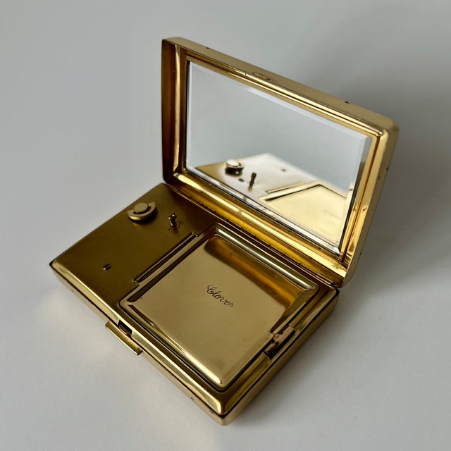 Vintage Musical Powder Compact with Automatic Movement from Clover For Sale - Image 9 of 18