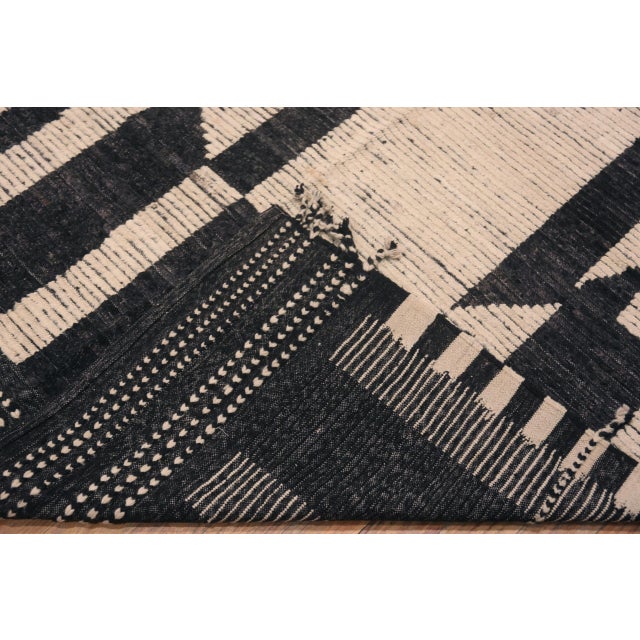 Modern Nazmiyal Collection Large Modern Geometric Hollywood Regency Style Rug For Sale - Image 3 of 8