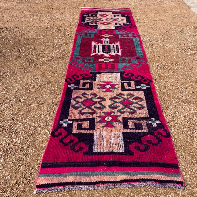 1940s Vintage Kurdish Geometric Pattern Hot Pink Tribal Runner Rug For Sale - Image 9 of 10