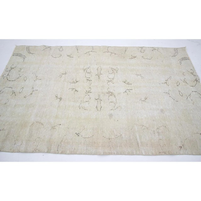 Contemporary 1960s Vintage Washed Out Turkish Rug- 3′11″ × 6′9″ For Sale - Image 3 of 7