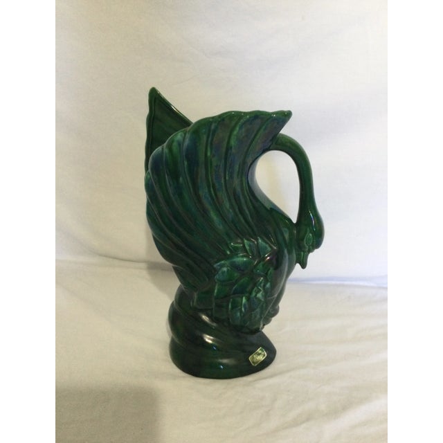 1960s 1970s Royal Haeger R85g Emerald Green Swan Vase With Original Label For Sale - Image 5 of 13