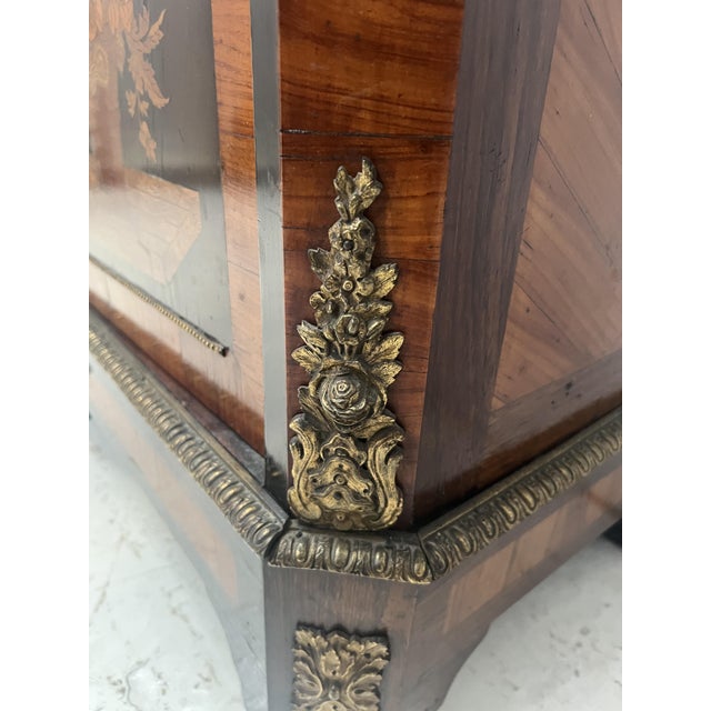 19th Century Napoleon III Display Cabinet in Veneer and Marquetry For Sale - Image 3 of 18