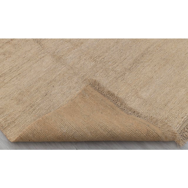 High Quality Hand Knotted Light Tan Jute Loop Pattern Solid Rug 8x10Ft. For Sale - Image 12 of 12