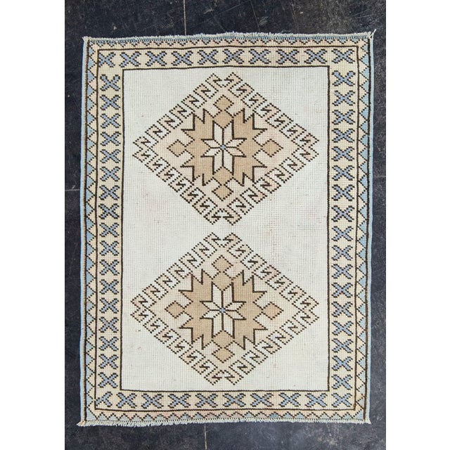 Ivory Turkish Vintage Rug 2'10" x 3'8" #21108 For Sale - Image 8 of 8
