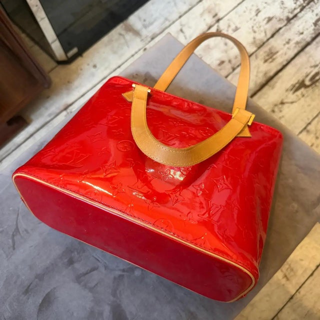 A 2001 Louis Vuitton Red Vernis Patent Leather Houston Tote Bag For Sale - Image 6 of 14