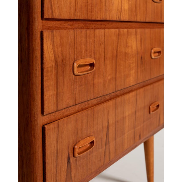 Scandinavian Teak Chest of Drawers with Recessed Handles, 1950s For Sale - Image 4 of 10