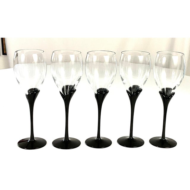 Distinctive, stylish, unique-“ Amaryllis wines” by colony Hand blown in China 8 ounce capacity to the brim Discontinued item
