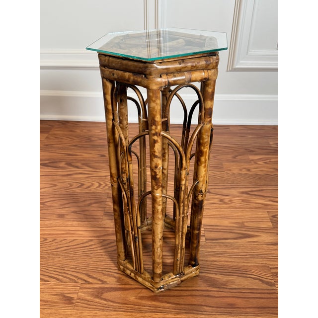 This tortoise shell burnt bamboo drink accent table is a versatile piece, not only in style, but purpose. A beautiful...