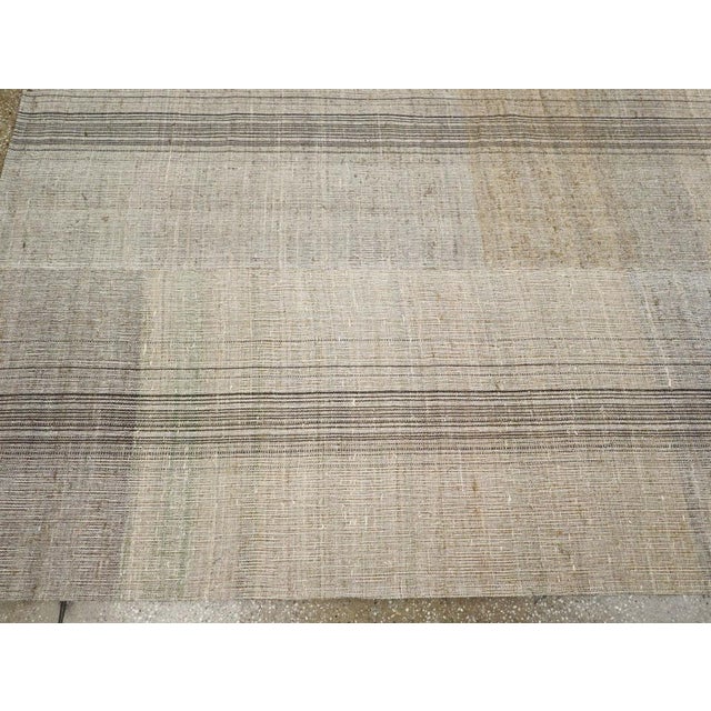 Mid 20th Century Galerie Shabab Collection Mid-20th Century Turkish Flatweave Kilim Room Size Carpet For Sale - Image 5 of 8