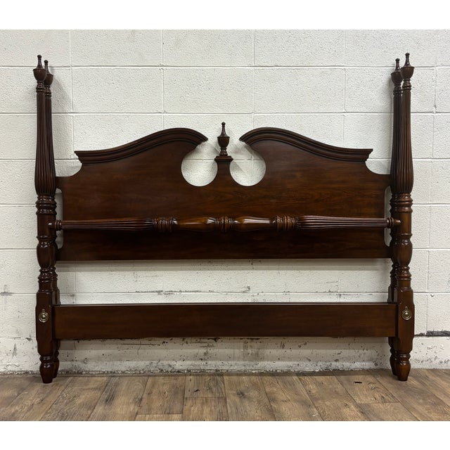 This is a gorgeous vintage Traditional Queen sized Drexel Heritage cherry low poster pediment bed 124-588-1 887. No rails...