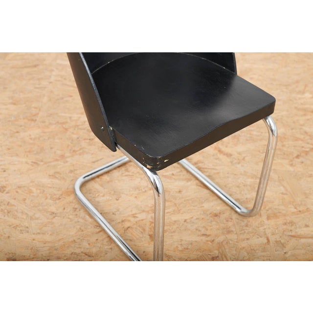 Wood B247 Cantilever Chair in Chrome-Plated Tubular Steel and Black Lacquered Plywood attributed to Thonet, 1932 For Sale - Image 7 of 12