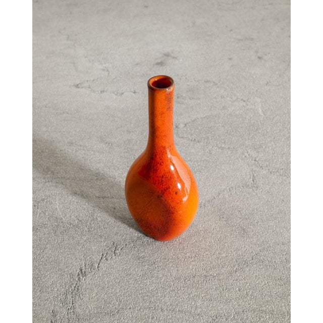 Mid-Century French Red Sculptural Vase attributed to Jacques & Dani Ruelland, 1950s For Sale - Image 4 of 5