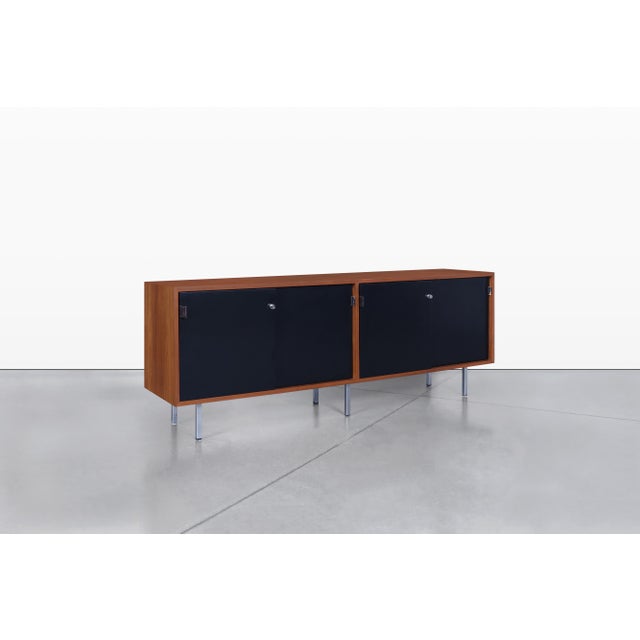 Mid-Century Modern Mid-Century Modern Walnut and Black Lacquer Credenza by Florence Knoll For Sale - Image 3 of 13