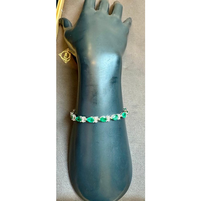 9 Ct Natural Brazil Emerald & Diamond Tennis Bracelet 14 Karat Yellow Gold 7 " For Sale - Image 10 of 18