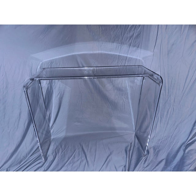 Mid-Century Modern Monolithic Lucite Waterfall Console Table, American, Circa 1970s For Sale - Image 3 of 10