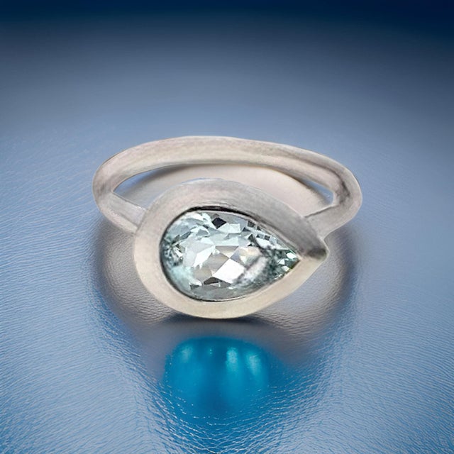 2010s Natural Solitaire Aquamarine Ring Size 6.5 14k W Gold 1.60 Cts Certified For Sale - Image 5 of 10