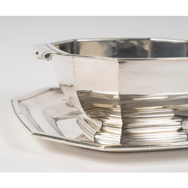 Art Deco sauce boat on its attached tray with a tiered decoration. 1930s period Minerva hallmark Goldsmith's mark: Tetard...